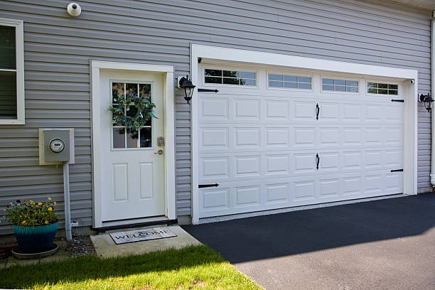 24/7 Emergency Garage Door Panel Replacement experts in Newcomerstown, OH